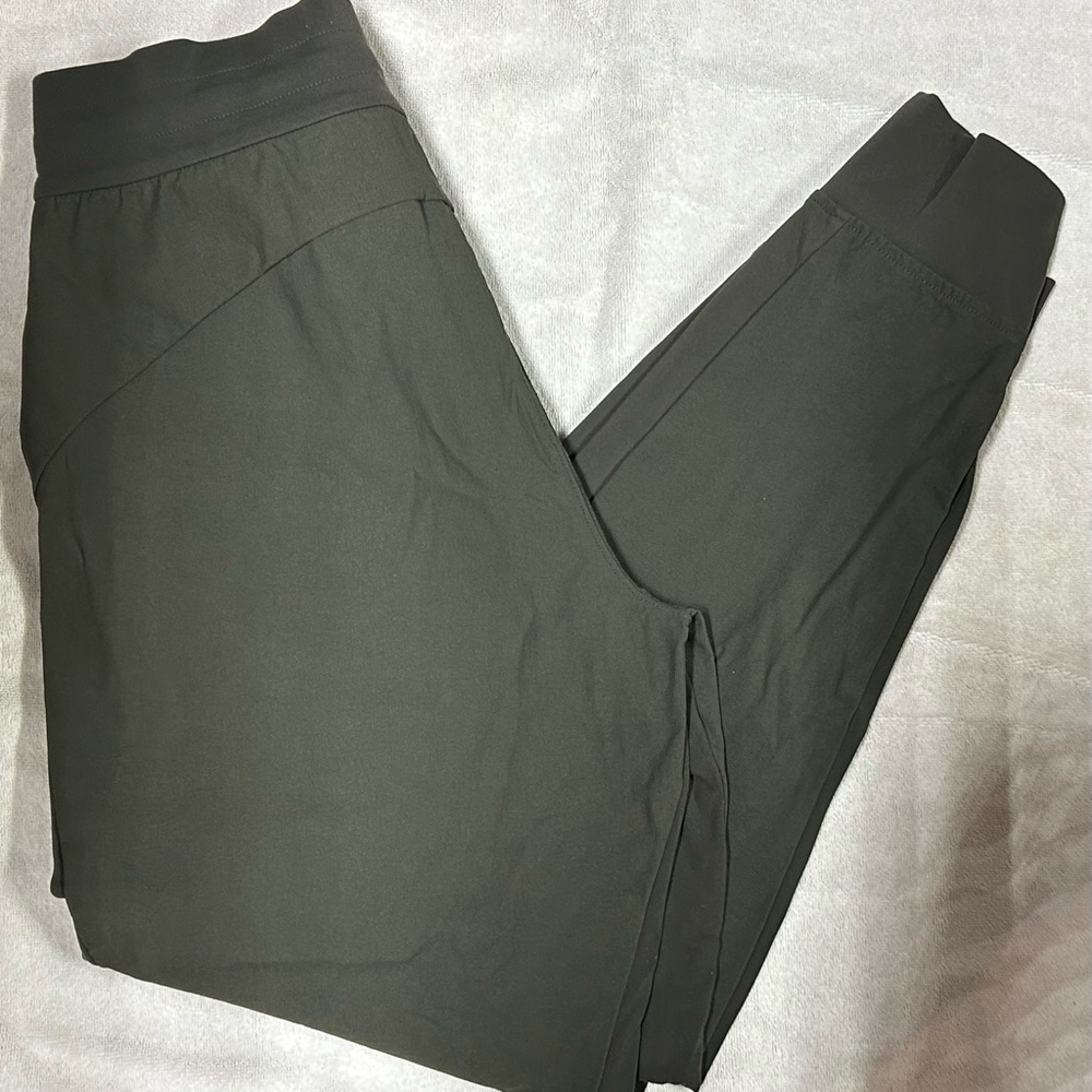 Athleta Headlands Hybrid Trek Jogger 12 peat
